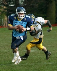 QB #14 Dax Michelena Rolls out  away from the Valencia Defense.jpg
(c) Coventry Jets