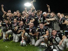 Raiders celebrate the EFAF Cup victory
(c) Tyrolean Raiders